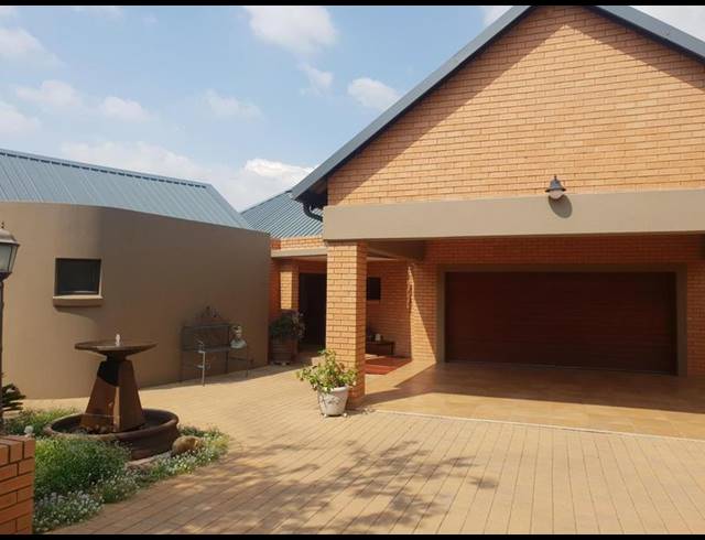 3 BEDROOM HOUSE FOR SALE IN RETIRE AT MIDSTREAM